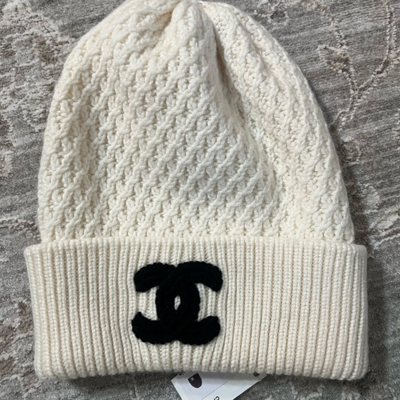 CHANEL Ivory Knit Beanie with Black Detail - Picture 1 of 4